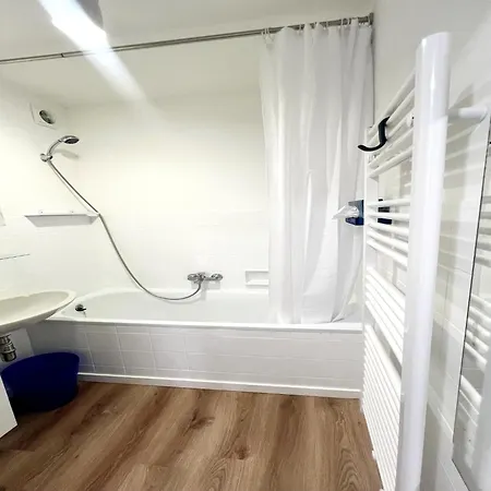 Centrally Located By The Sea Apartment *