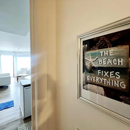 Apartment Centrally Located By The Sea *