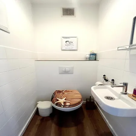 Centrally Located By The Sea *