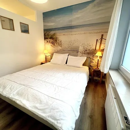 Centrally Located By The Sea Apartment *