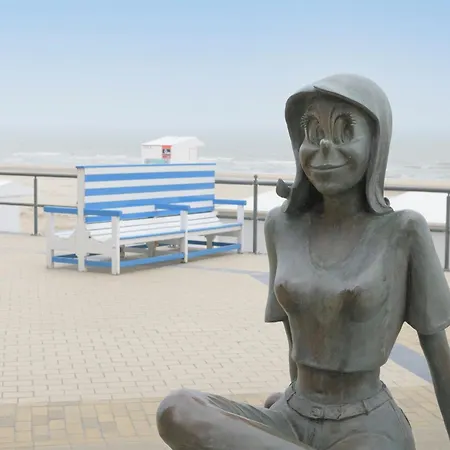 Centrally Located By The Sea Apartment
