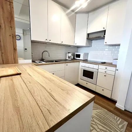 Centrally Located By The Sea Apartment